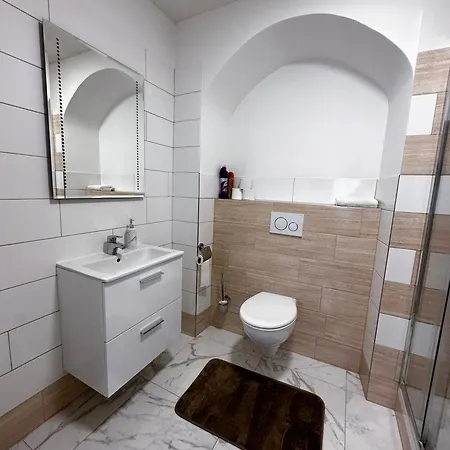 Paderewski Apartment *